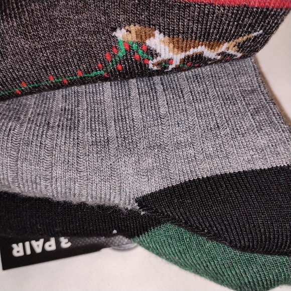 Gold Toe MEN'S Soft Comfy Crew Socks, 3 Pair. Christmas Dogs, Solid Gray, Trucks - Picture 6 of 7